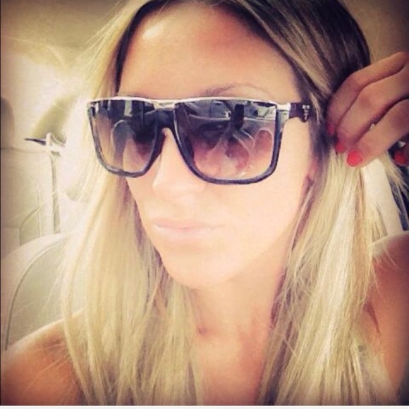 ⭐️GET TO KNOW ME YALL⭐️ POSHMARK AMBASSADOR II STATUS⭐️PUT A FACE TO MY CLOSET⭐️ - Picture 8 of 10